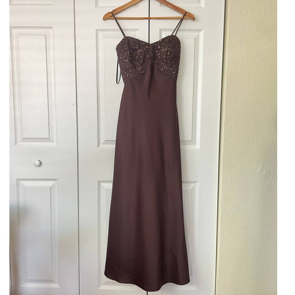 Xscape Brown Spaghetti Strap Gown Dress with Beading Lace Detail • Size 4P 🗣 - Picture 3 of 5
